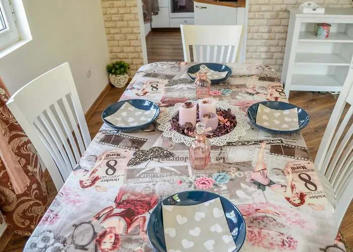 Host Housee Angel\'S Apartment -2 Bedroom, 2 Bathroom In Top Centre