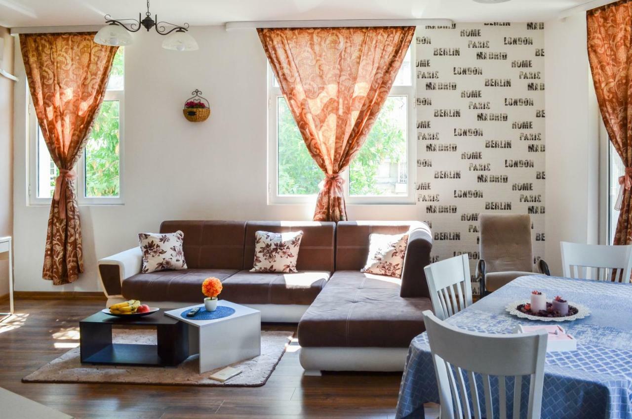 Host Housee Angel's -2 Bedroom, 2 Bathroom In Centre * Sofya